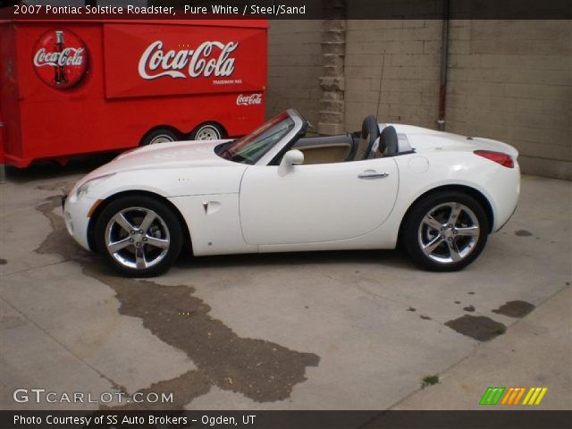 2007 Pontiac Solstice Roadster in Pure White