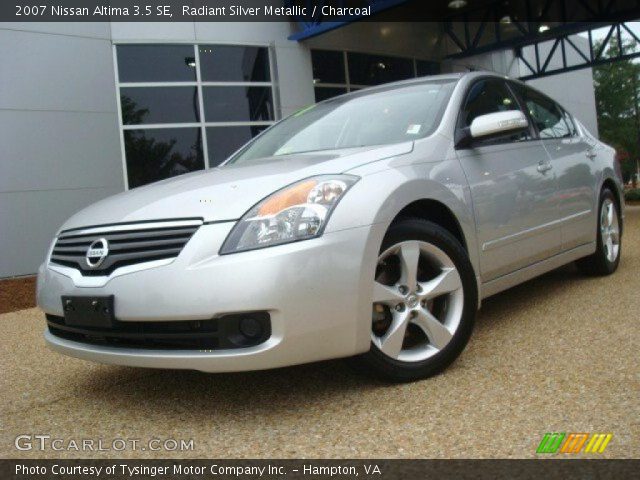 2007 Nissan Altima 3.5 SE in Radiant Silver Metallic