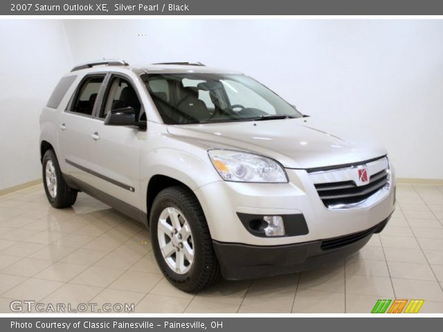 2007 Saturn Outlook XE in Silver Pearl