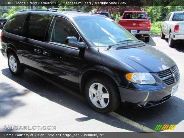 2007 Dodge Grand Caravan SXT in Magnesium Pearl
