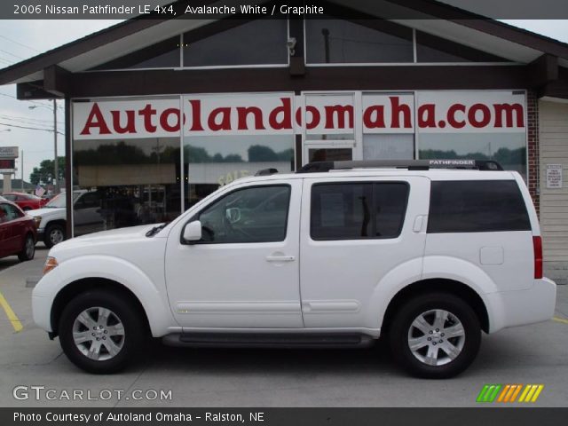 2006 Nissan Pathfinder LE 4x4 in Avalanche White