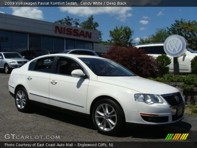 2009 Volkswagen Passat Komfort Sedan in Candy White