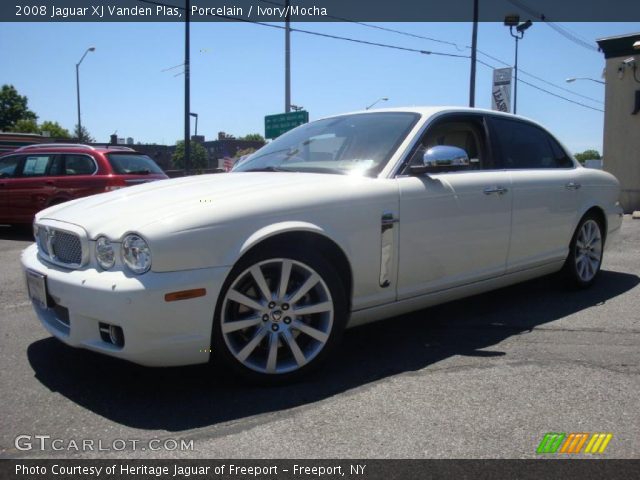 2008 Jaguar XJ Vanden Plas in Porcelain