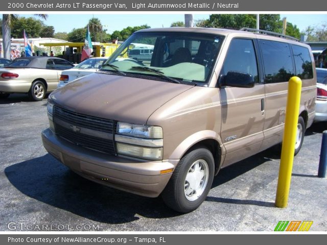 2000 Chevrolet Astro LT Passenger Van in Light Autumnwood Metallic