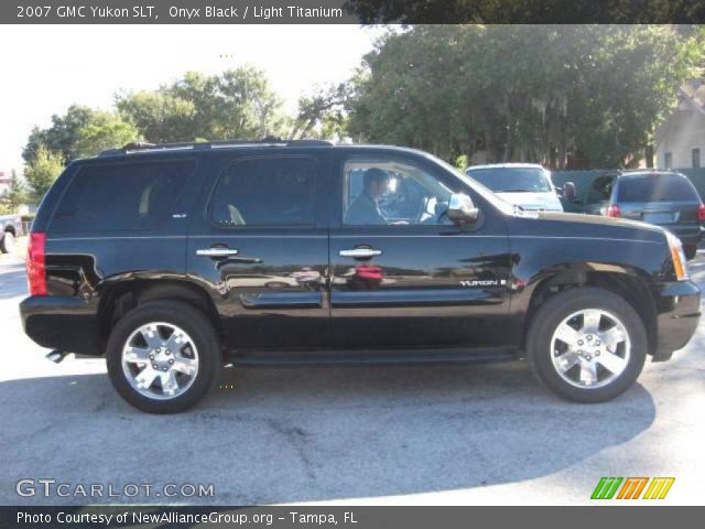 2007 GMC Yukon SLT in Onyx Black