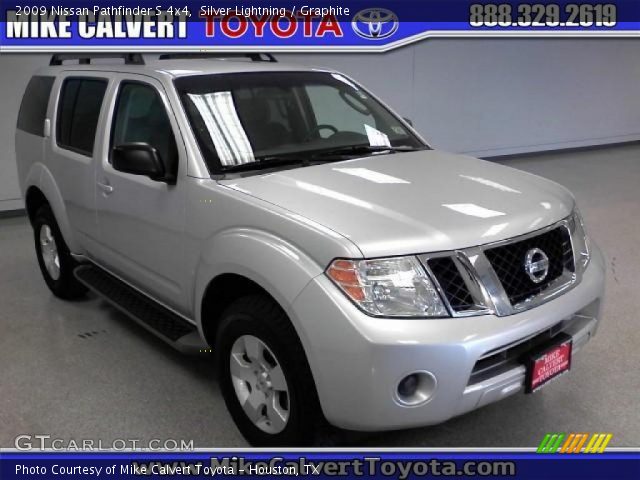 2009 Nissan Pathfinder S 4x4 in Silver Lightning
