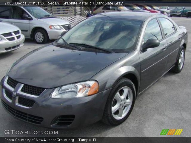 2005 Dodge Stratus SXT Sedan in Graphite Metallic