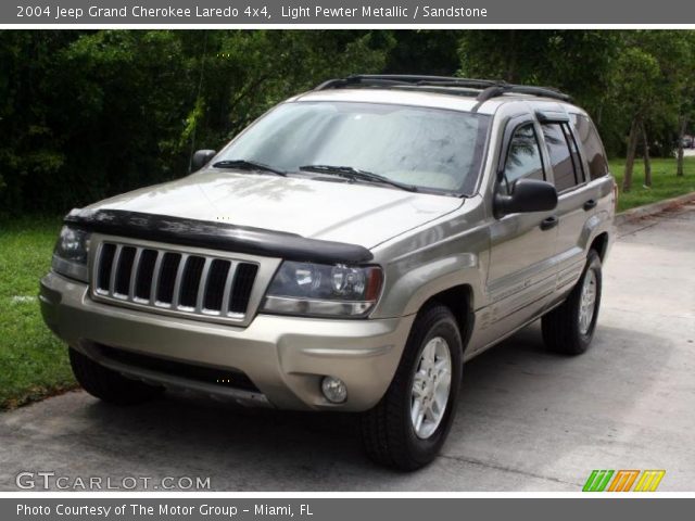 2004 Jeep Grand Cherokee Laredo 4x4 in Light Pewter Metallic