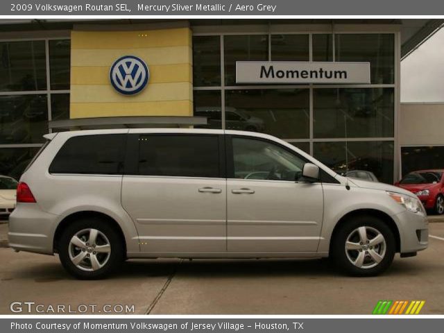 2009 Volkswagen Routan SEL in Mercury Sliver Metallic
