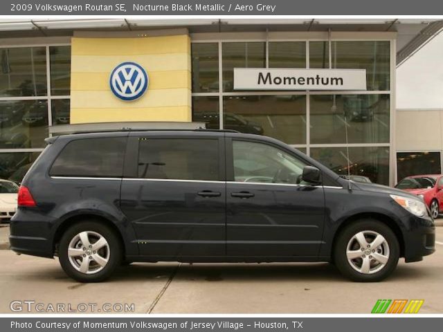 2009 Volkswagen Routan SE in Nocturne Black Metallic