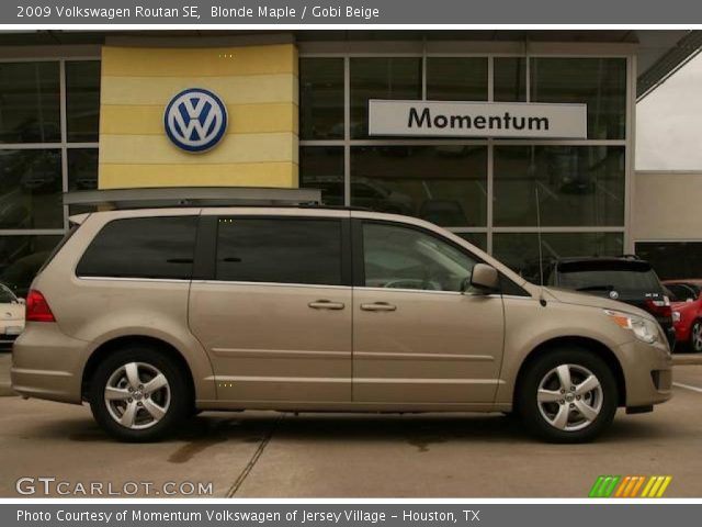 2009 Volkswagen Routan SE in Blonde Maple