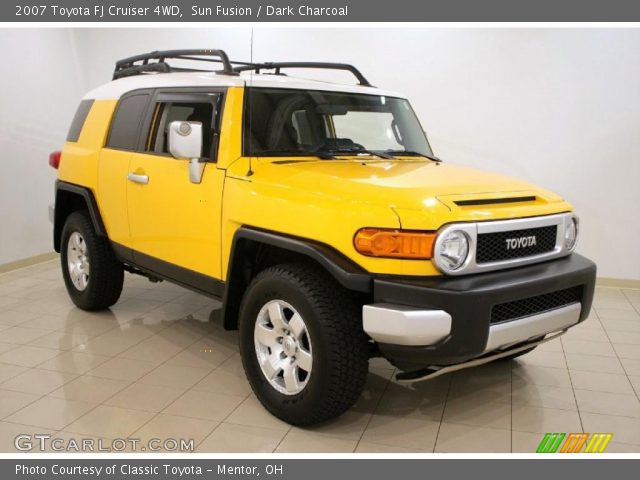 2007 Toyota FJ Cruiser 4WD in Sun Fusion
