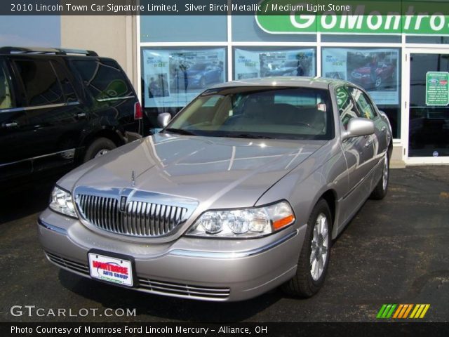 2010 Lincoln Town Car Signature Limited in Silver Birch Metallic