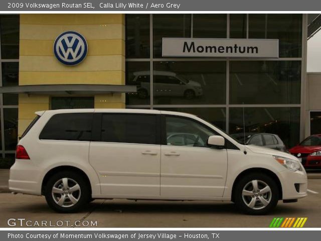 2009 Volkswagen Routan SEL in Calla Lilly White