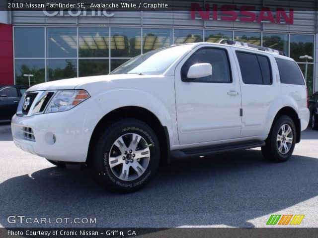 2010 Nissan Pathfinder SE in Avalanche White