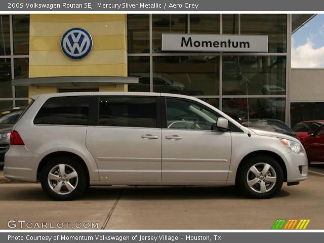 2009 Volkswagen Routan SE in Mercury Sliver Metallic