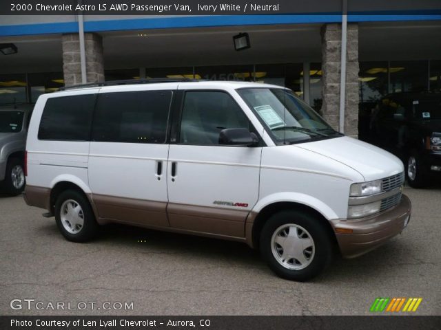 2000 Chevrolet Astro LS AWD Passenger Van in Ivory White