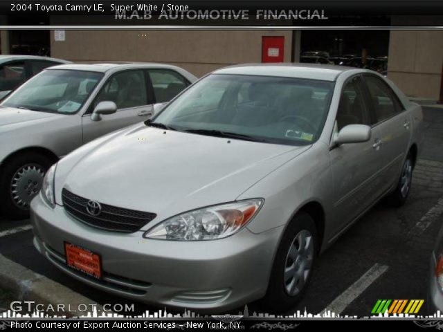 2004 Toyota Camry LE in Super White