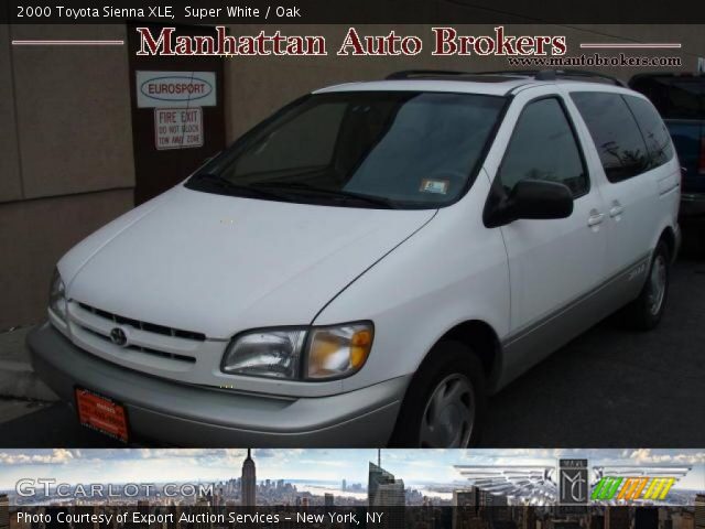 2000 Toyota Sienna XLE in Super White
