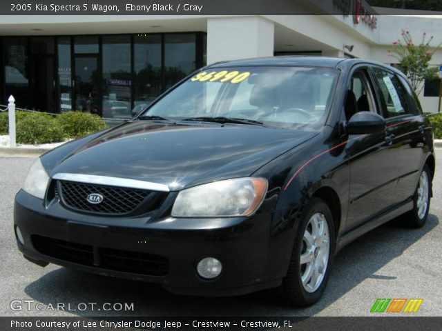 2005 Kia Spectra 5 Wagon in Ebony Black