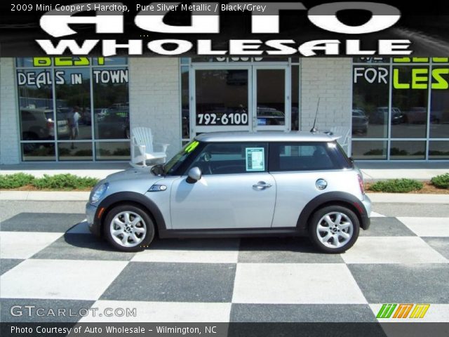 2009 Mini Cooper S Hardtop in Pure Silver Metallic