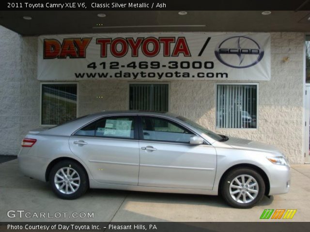 2011 Toyota Camry XLE V6 in Classic Silver Metallic