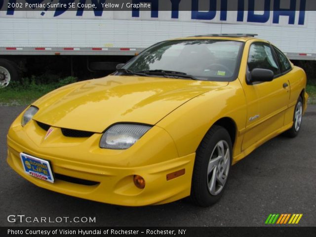 2002 Pontiac Sunfire SE Coupe in Yellow