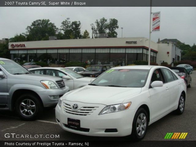 2007 Toyota Camry SE in Super White
