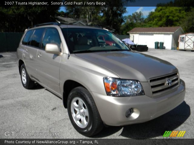 2007 Toyota Highlander  in Sonora Gold Pearl
