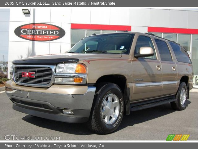 2005 GMC Yukon XL SLE in Sand Beige Metallic
