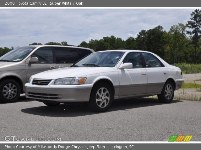2000 Toyota Camry LE in Super White