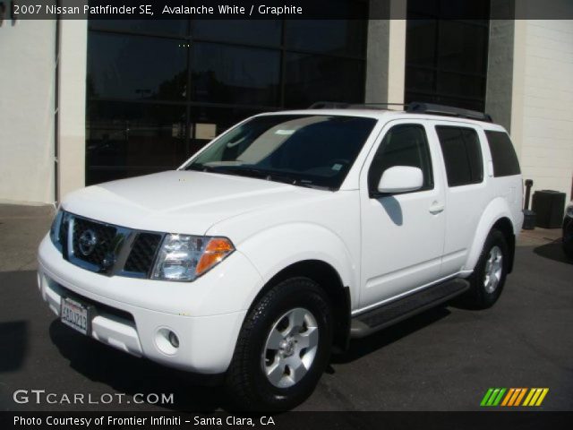 2007 Nissan Pathfinder SE in Avalanche White