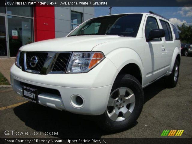 2007 Nissan Pathfinder S 4x4 in Avalanche White