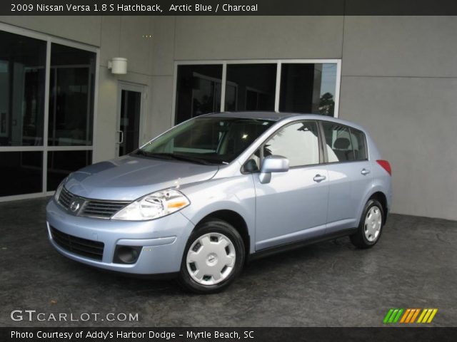 2009 Nissan Versa 1.8 S Hatchback in Arctic Blue