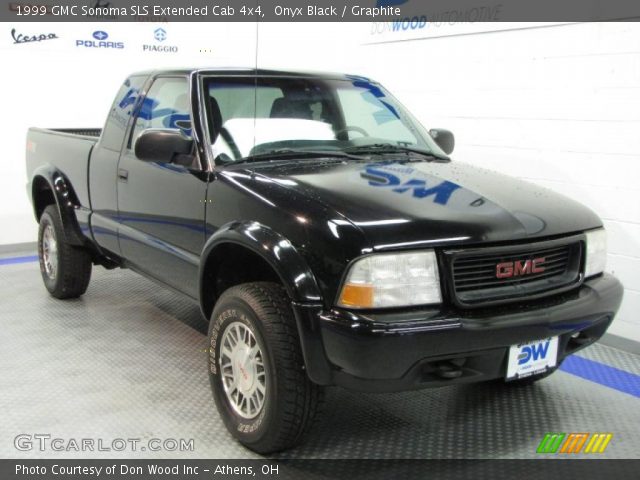 1999 GMC Sonoma SLS Extended Cab 4x4 in Onyx Black