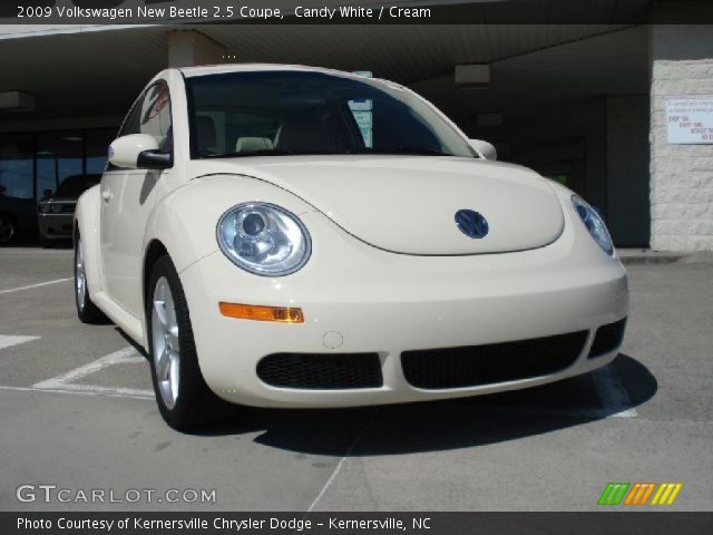 2009 Volkswagen New Beetle 2.5 Coupe in Candy White