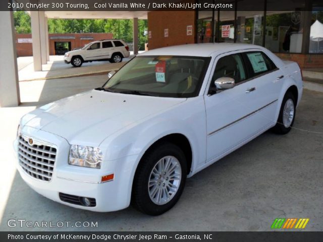 2010 Chrysler 300 Touring in Cool Vanilla White