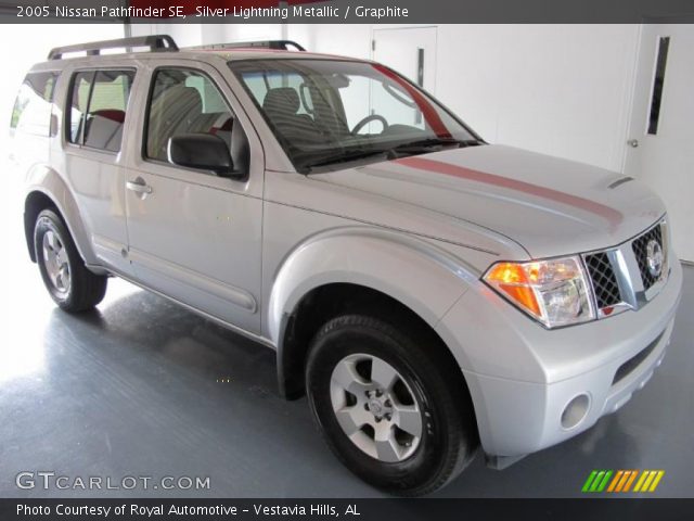 2005 Nissan Pathfinder SE in Silver Lightning Metallic