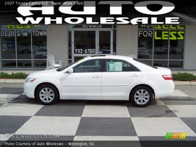 2007 Toyota Camry XLE in Super White