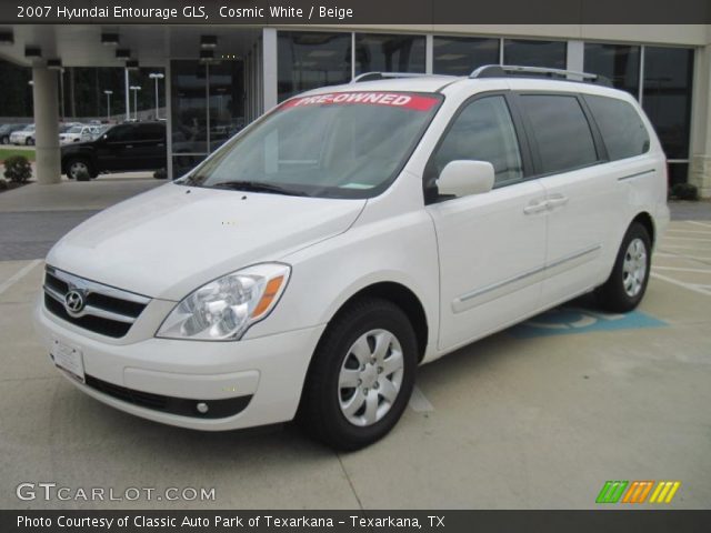 2007 Hyundai Entourage GLS in Cosmic White