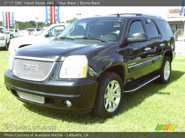 2007 GMC Yukon Denali AWD in Onyx Black