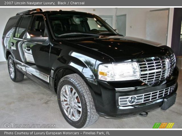 2007 Lincoln Navigator Luxury in Black