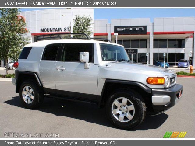 2007 Toyota FJ Cruiser 4WD in Titanium Metallic