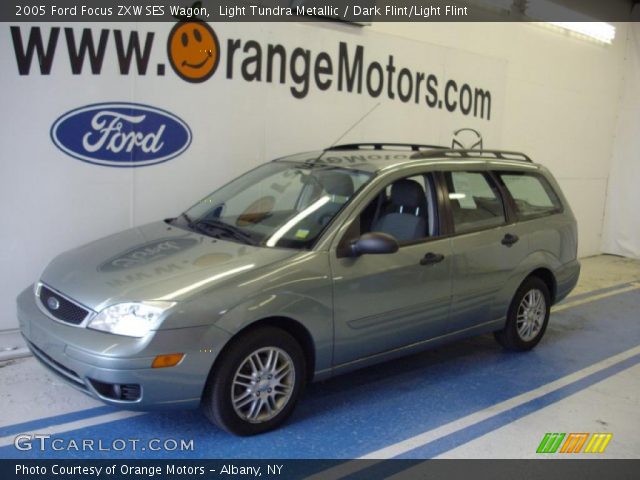 2005 Ford Focus ZXW SES Wagon in Light Tundra Metallic