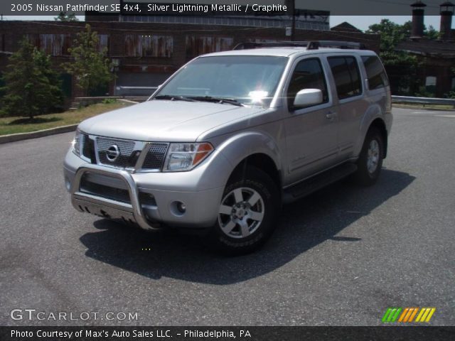 2005 Nissan Pathfinder SE 4x4 in Silver Lightning Metallic