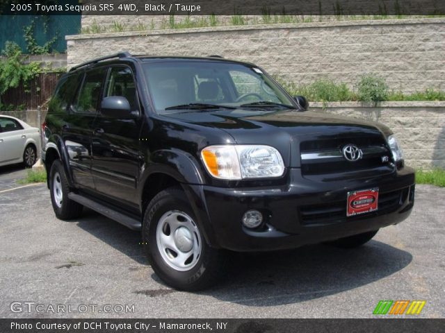 2005 Toyota Sequoia SR5 4WD in Black