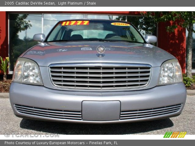2005 Cadillac DeVille Sedan in Light Platinum