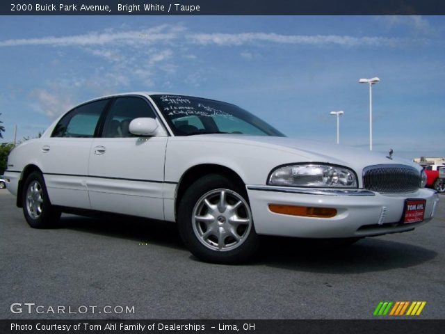 2000 Buick Park Avenue  in Bright White