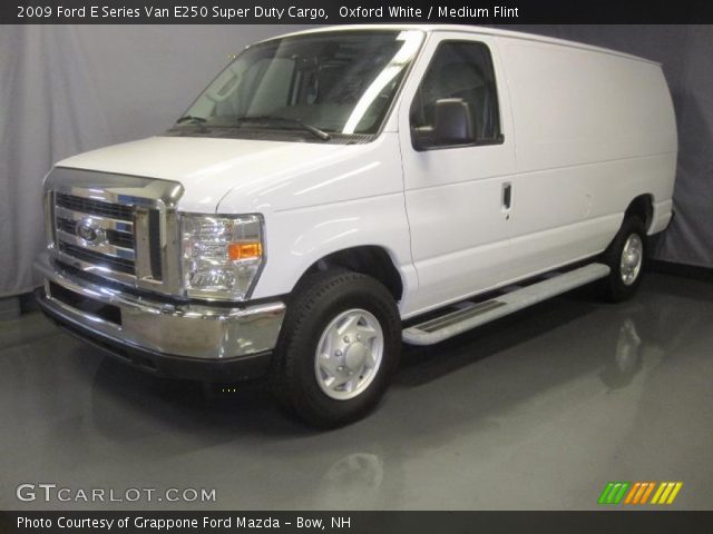 2009 Ford E Series Van E250 Super Duty Cargo in Oxford White