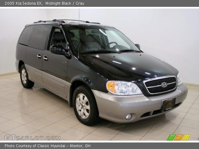 2005 Kia Sedona EX in Midnight Black